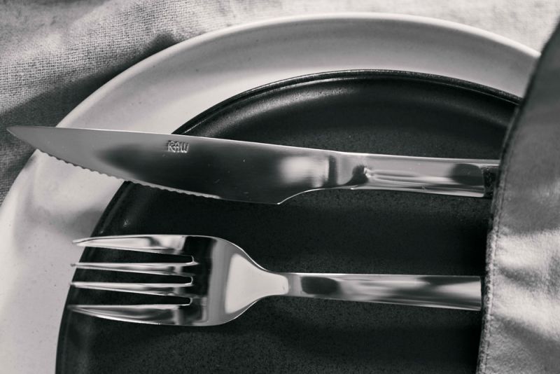 Stilrent steakbestik fra AidaRaw - 8 dele