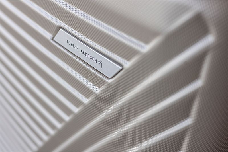 Tobias Jacobsen carryon champagne