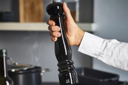 Peugeot elektrisk peberkværn sort lak H34