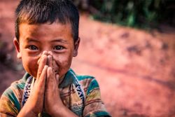 Vælg fotokunst i verdensklasse - og støt samtidig Red Barnet  - Mål 29x42